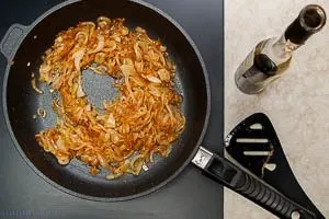 Mit dunklem Balsamico Essig abl&ouml;schen