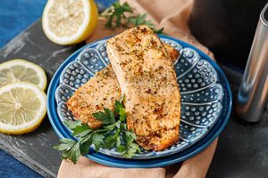 Airfryer-Lachs frisch servieren