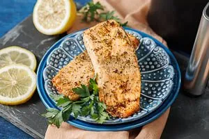Airfryer-Lachs frisch servieren