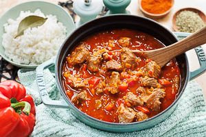 Fertig ist dein w&uuml;rziges Putengulasch