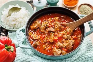 Fertig ist dein w&uuml;rziges Putengulasch