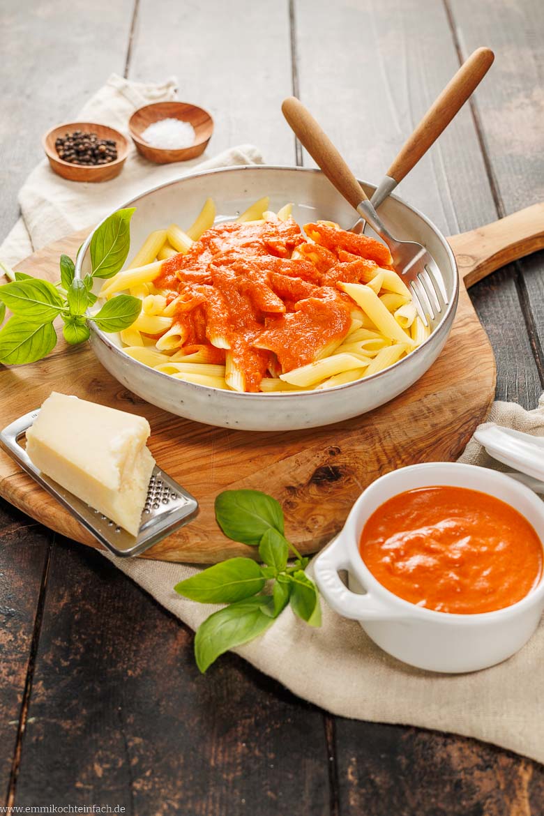 Zutaten für Tomaten-Sahne-Soße