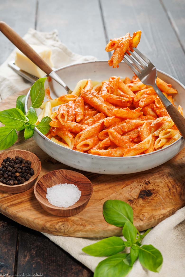 Pasta mit Tomaten-Sahne-Soße für die ganze Familie