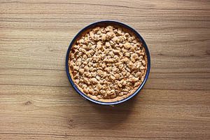 Veganen Apfelkuchen nach dem Backen ausdampfen lassen