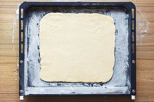 Teig auf das Backblech legen