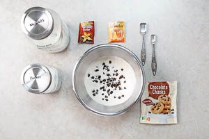 Trockene Zutaten miteinander vermengen.