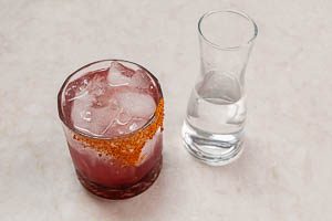 Mit Zitronenlimonade auff&uuml;llen.