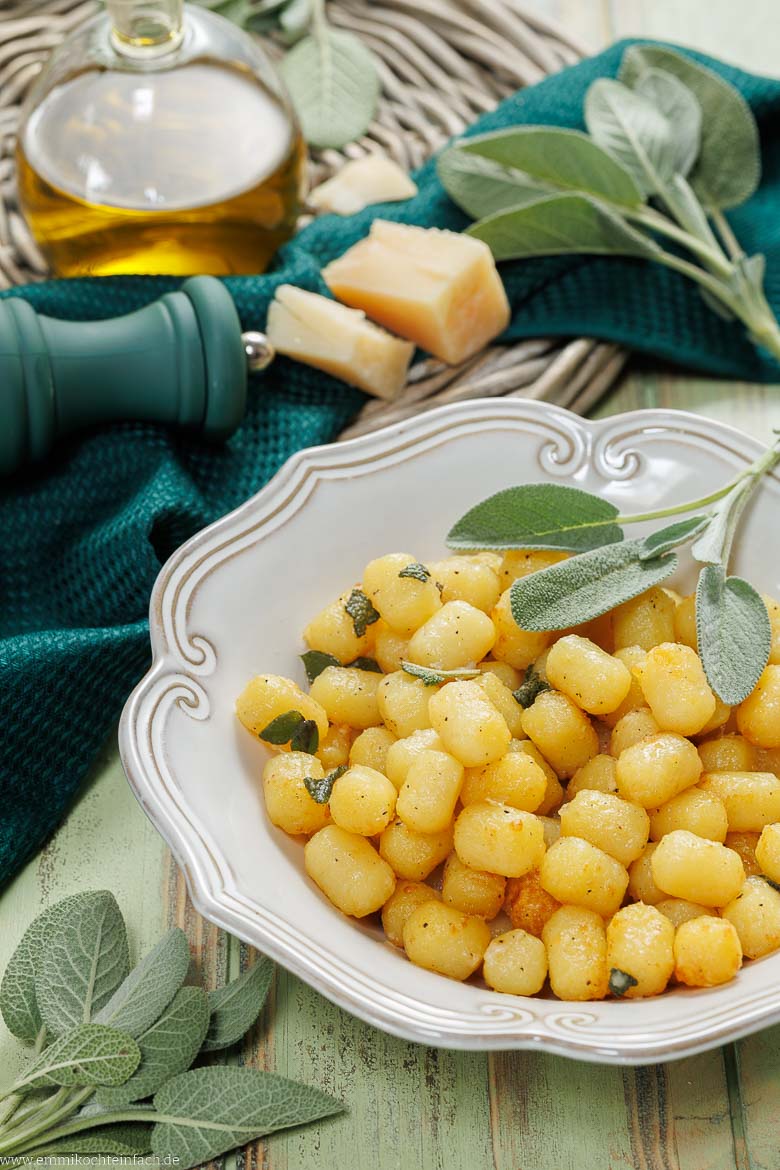 Knusprige Airfryer-Gnocchi mit Parmesan und Salbei
