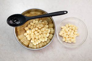 Gnocchi mit der Marinade vermengen