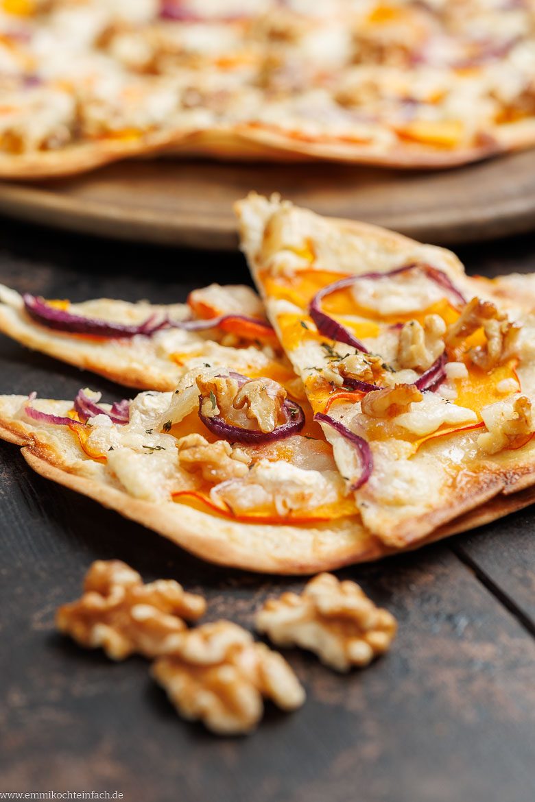 Flammkuchen mit K&uuml;rbis und Ziegenk&auml;se