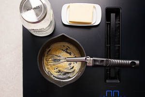 B&eacute;chamelsauce anr&uuml;hren