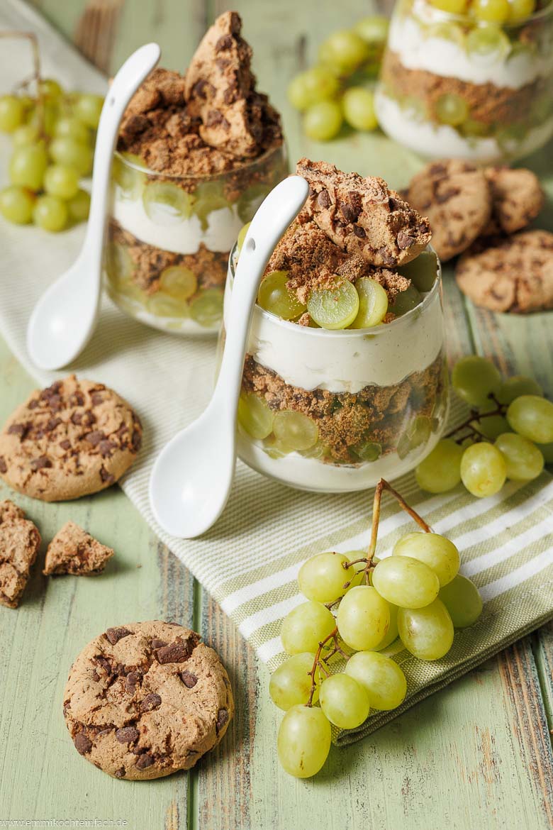 Schichtdessert mit Trauben