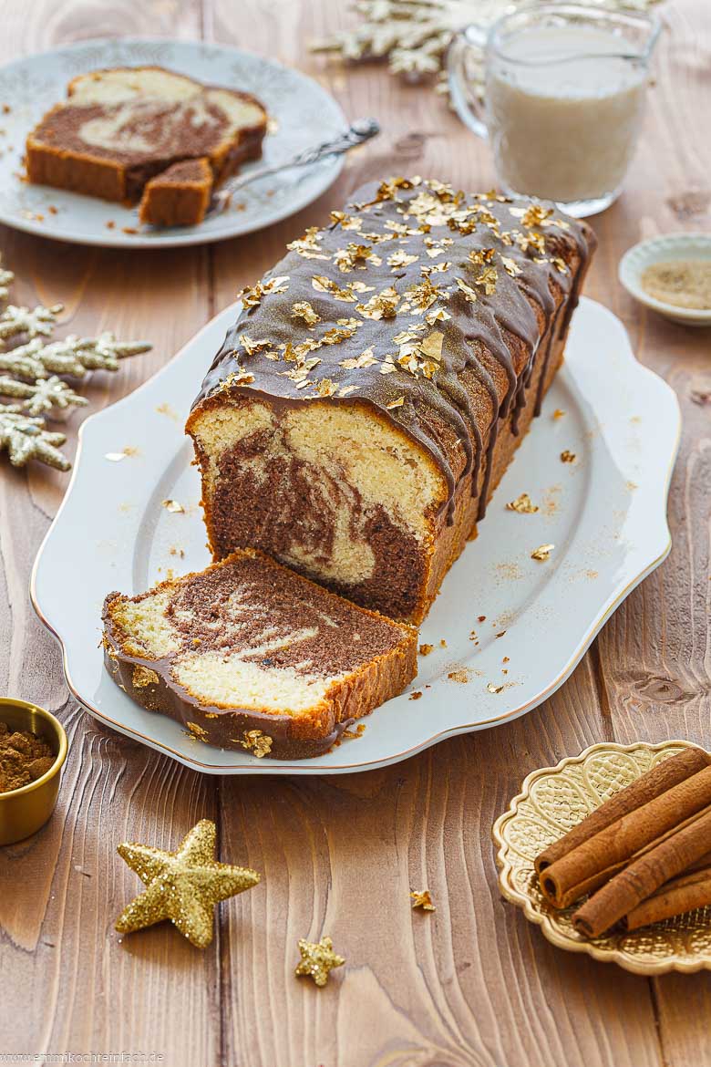 Kuchen mit schöner Zimt-Marmorierung und Schokoglasur
