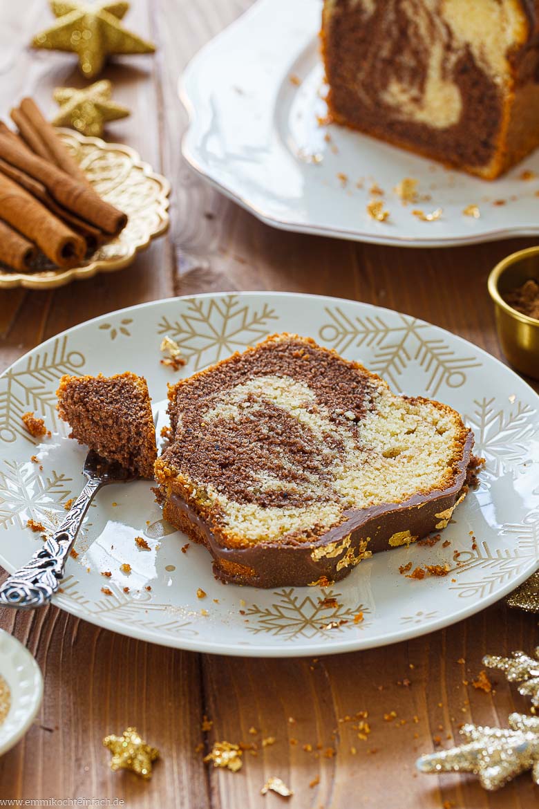 Zimtkuchen mit Zuckerguss, Vanilleglasur, Zimttopping oder Schokolade