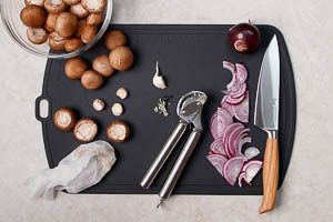Champignons putzen und schneiden