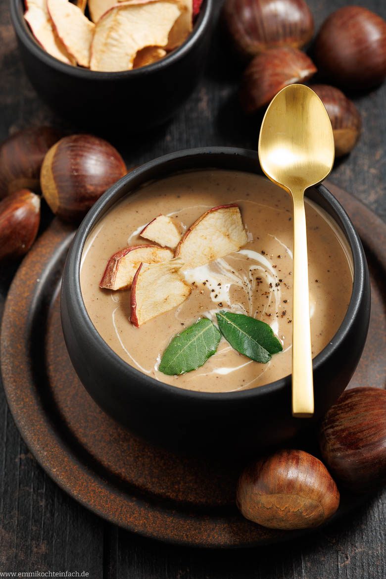 Maronensuppe mit Apfelchips