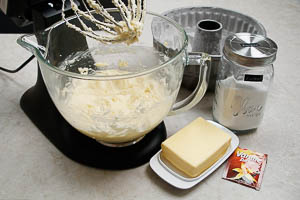 Butter mit Zucker verrühren