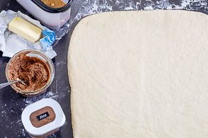 Zimt, Zucker und Butter f&uuml;r die F&uuml;llung vermengen