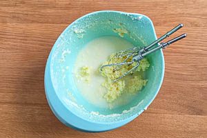 Gr&ouml;&szlig;ere Butterklumpen entstehen.