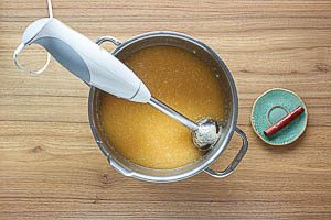 Apfelmarmelade fein pürieren
