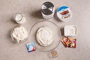 Zutaten f&uuml;r die Mascarpone-Creme miteinander vermengen